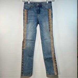 Pilcro UO Decorated The Slim Boyfriend Jeans in Denim Medium Blue 25